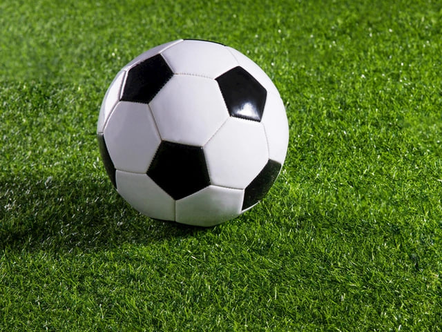 上班族利用碎片时间观看比赛